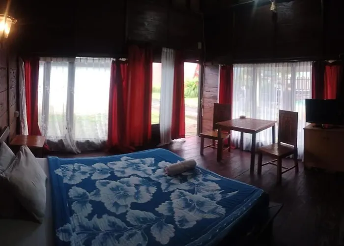 Astradana & Glamping 2*